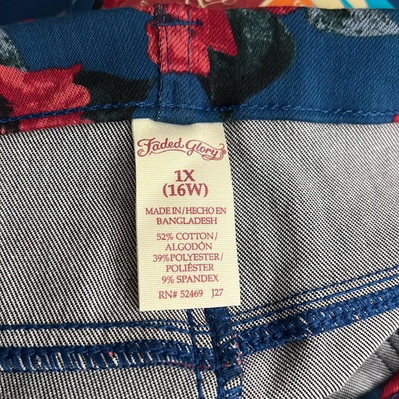 Denim Jeggings. NWT - Picture 3 of 3